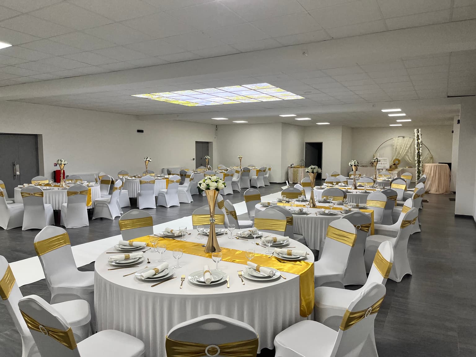 Mariage proche de Lille : célébrez votre union dans un lieu unique et festif par Team Square